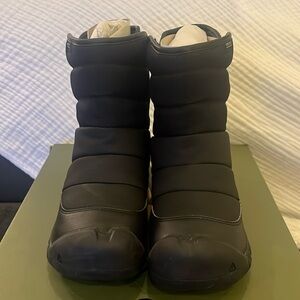 Black winter waterproof boys snow boots. Anti slip bottom. Brand new in box.